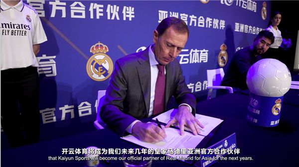 那不勒斯官方:球队在周三开始已恢复训练,孔蒂将缺席至下周一 那不勒斯官方:球队在周三开始已恢复训练,孔蒂将缺席至下周一